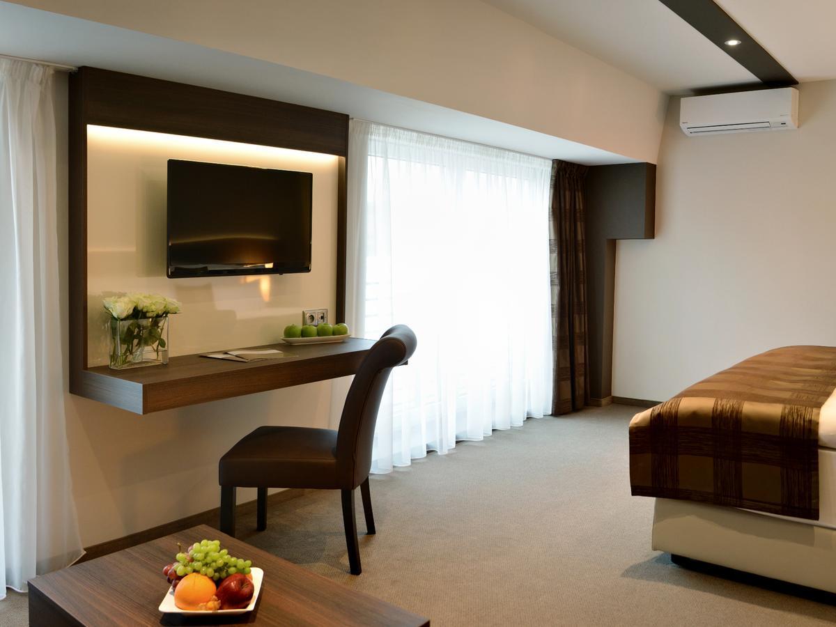 Azul Hotel & Restaurant بارتيزانسكى المظهر الخارجي الصورة